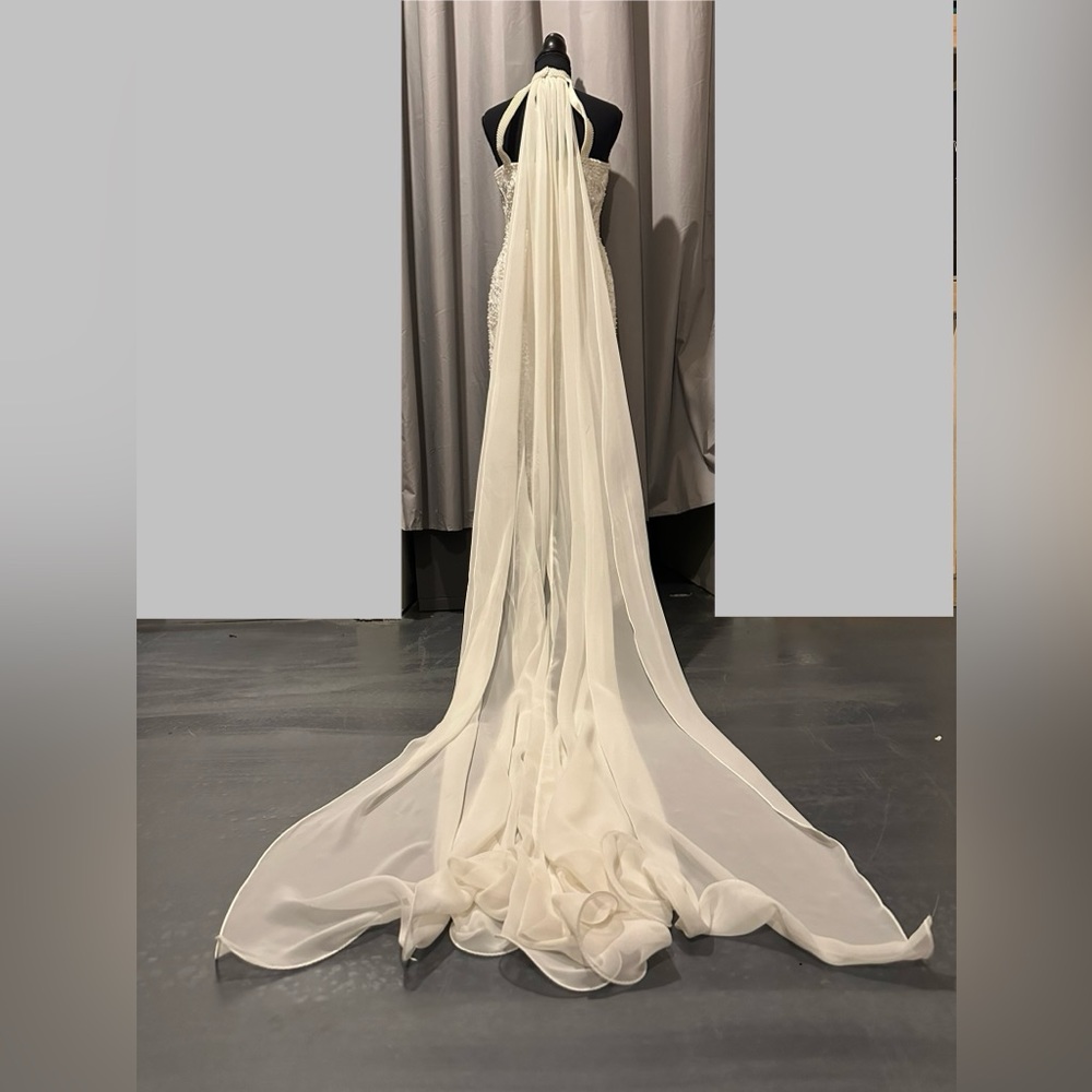 Vintage St. Tropez Ivory Lace Beaded Wedding Gown/Prom Dress. Size 6. Like New! - Picture 6 of 8